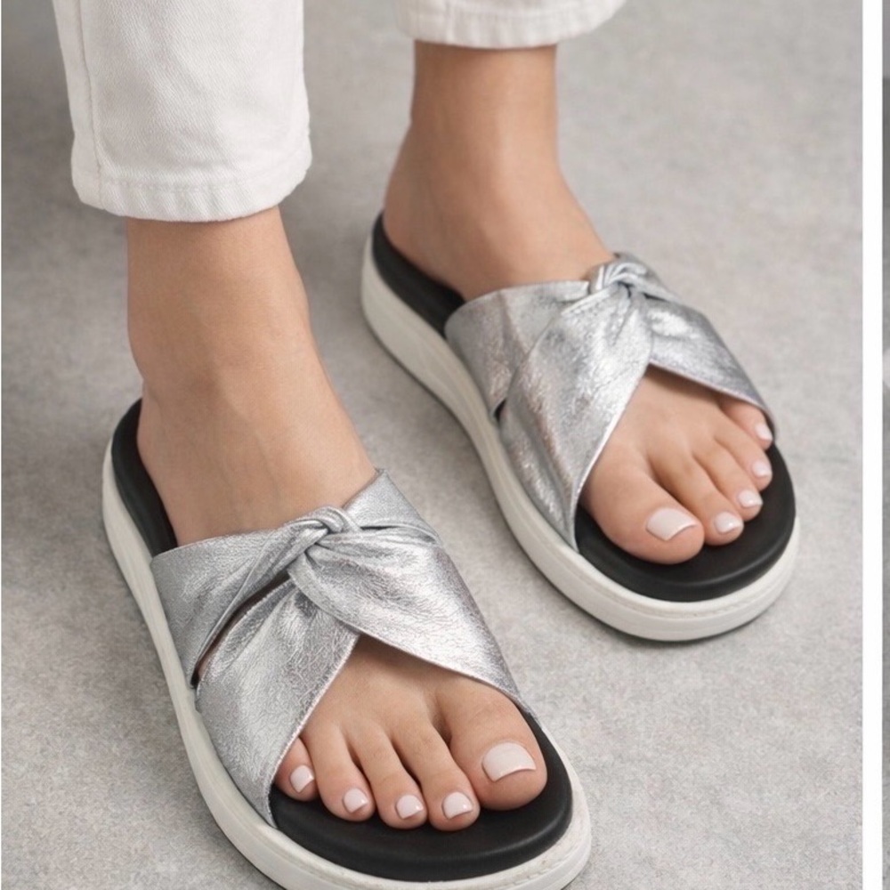 Helen’s heart Slide Sandals